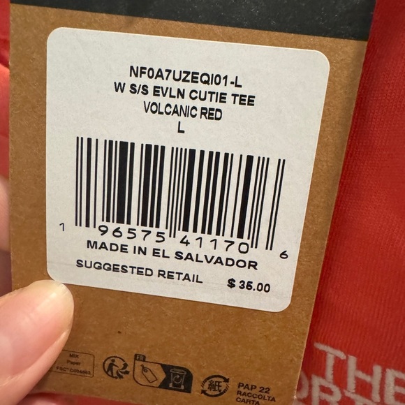 NWT The North Face Women's
Evolution Cutie T-Shirt in volcanic red Sz L - Picture 7 of 8